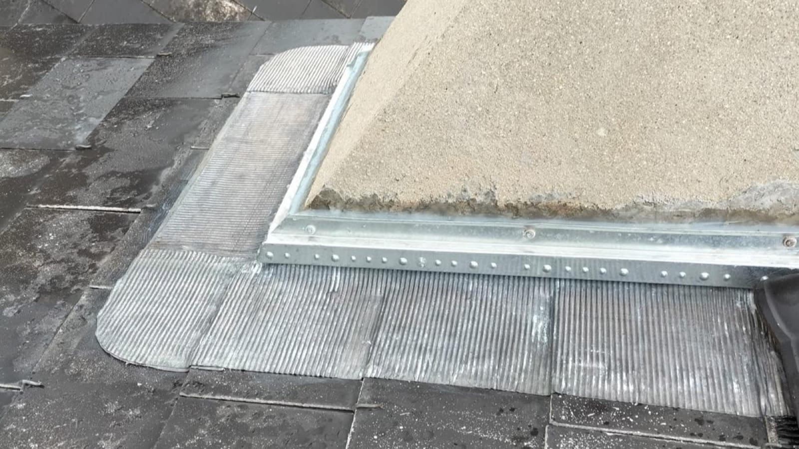 Hydrofuge de toiture en province de Luxembourg · Zinc Tech